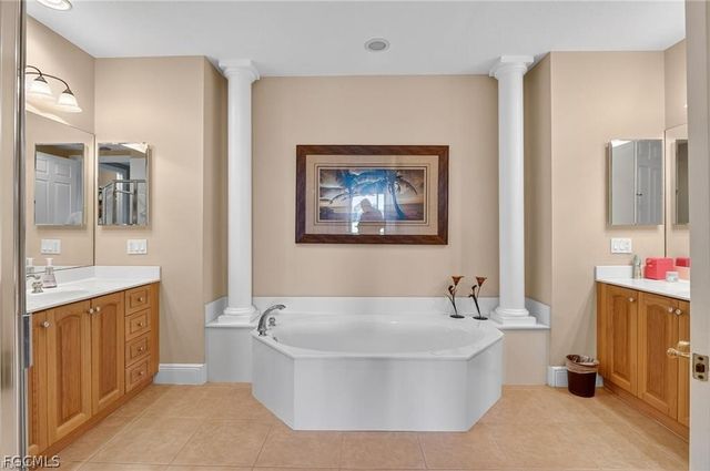 3735 Montreux LN 4, Naples, FL 34114