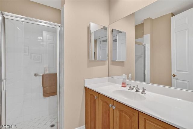 3735 Montreux LN 4, Naples, FL 34114