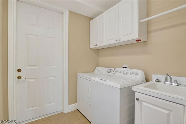 3735 Montreux LN 4, Naples, FL 34114