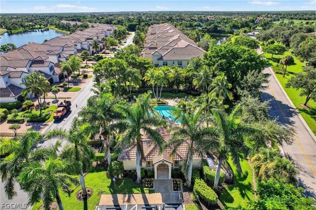 3735 Montreux LN 4, Naples, FL 34114