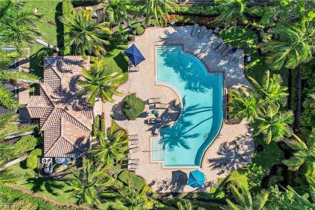 3735 Montreux LN 4, Naples, FL 34114