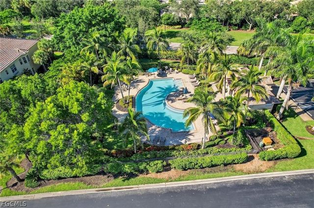 3735 Montreux LN 4, Naples, FL 34114