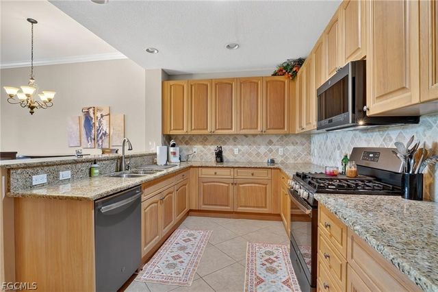 3735 Montreux LN 4, Naples, FL 34114