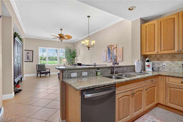 3735 Montreux LN 4, Naples, FL 34114