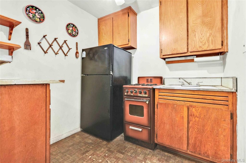 35-20 Leverich Street C344, Jackson Heights, NY 11372 — photo 3