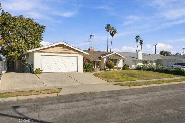 3076 Madeira, Costa Mesa, CA 92626