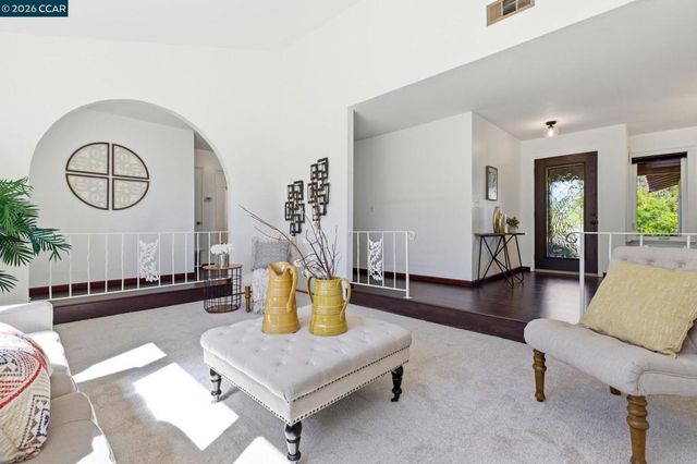 2359 Platt Dr, Martinez, CA 94553