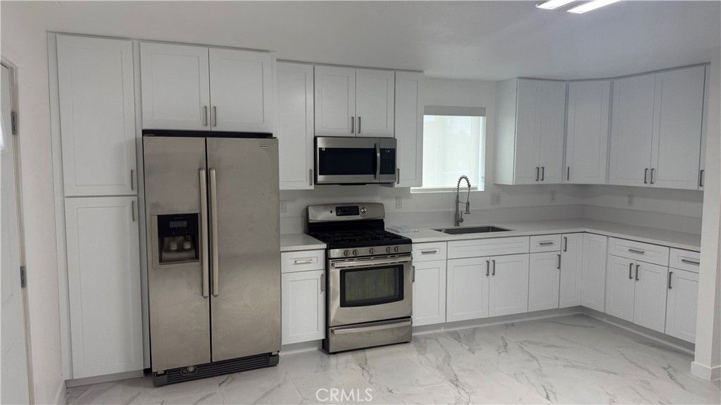 1155 E 81st Street A, Los Angeles, CA 90001