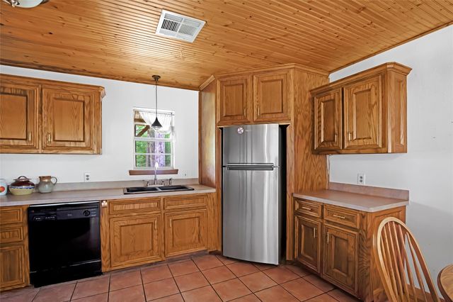 186 County Road 637, Dayton, TX 77535
