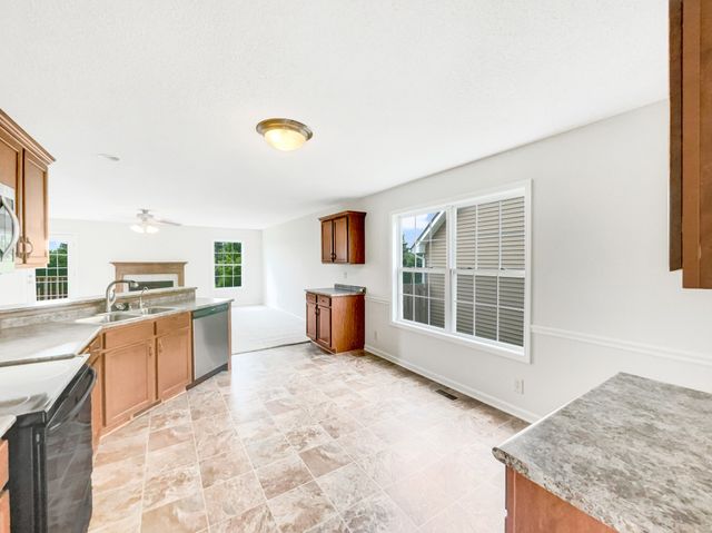 1596 Buchanon Dr, Clarksville, TN 37042