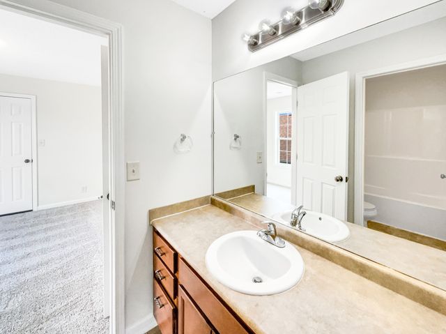 1596 Buchanon Dr, Clarksville, TN 37042
