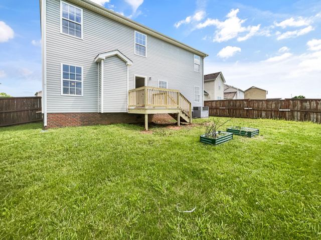 1596 Buchanon Dr, Clarksville, TN 37042