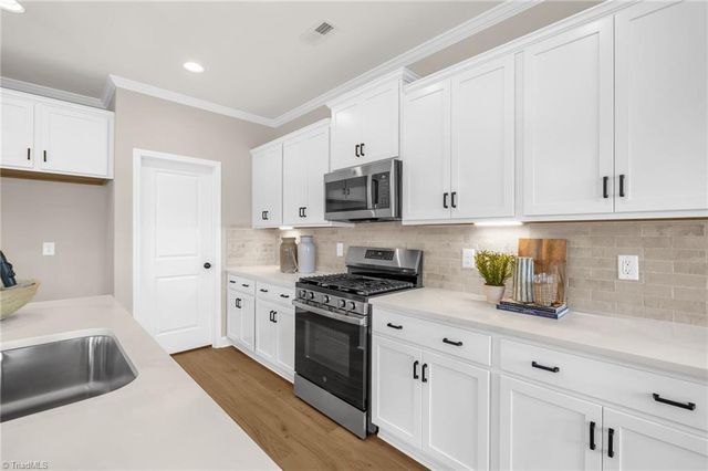 1713 Creekline Drive, Kernersville, NC 27284