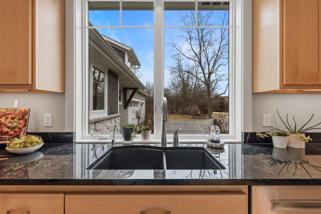 W315S3221 Harvest View DRIVE, Waukesha, WI 53189