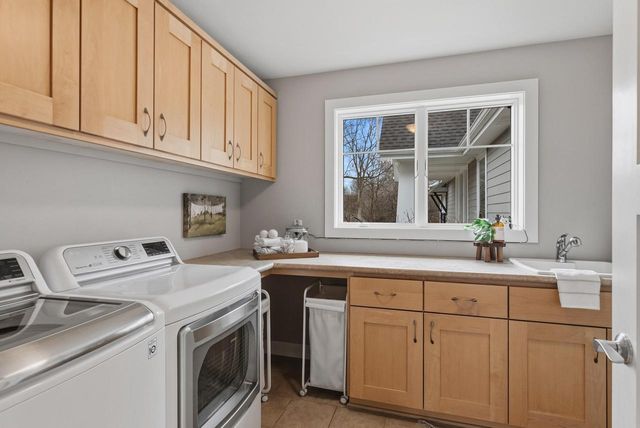 W315S3221 Harvest View DRIVE, Waukesha, WI 53189