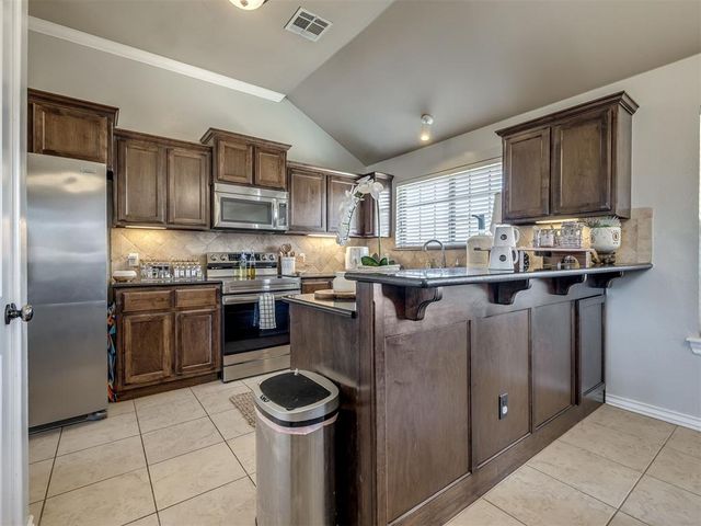 1001 Laurel Creek Drive, Yukon, OK 73099