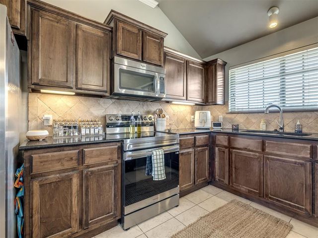 1001 Laurel Creek Drive, Yukon, OK 73099