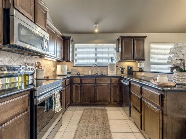 1001 Laurel Creek Drive, Yukon, OK 73099