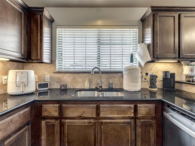 1001 Laurel Creek Drive, Yukon, OK 73099