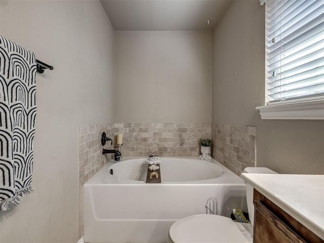 1001 Laurel Creek Drive, Yukon, OK 73099