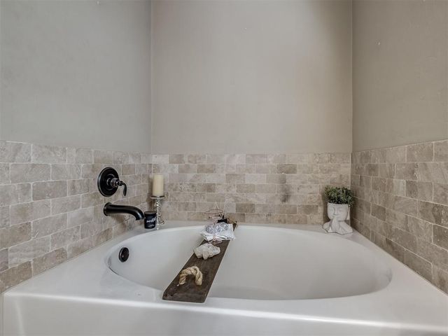 1001 Laurel Creek Drive, Yukon, OK 73099