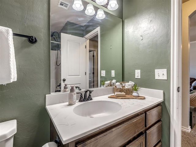 1001 Laurel Creek Drive, Yukon, OK 73099