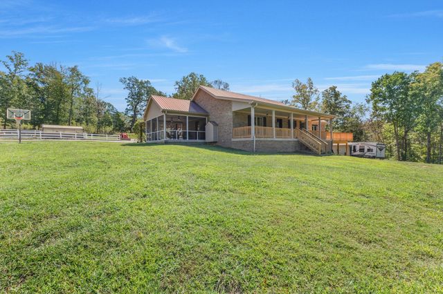 1745 Ennis Branch Rd, Mc Ewen, TN 37101