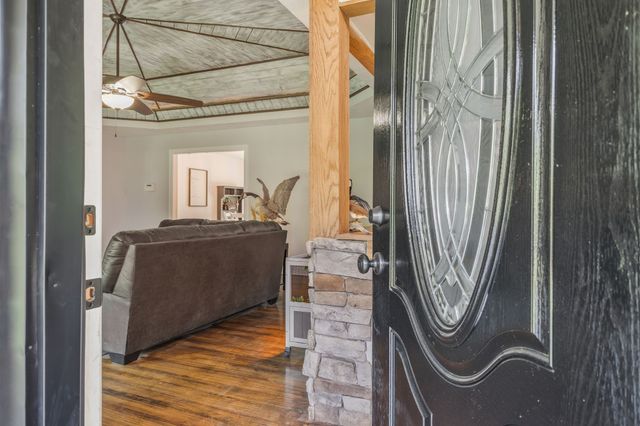 1745 Ennis Branch Rd, Mc Ewen, TN 37101