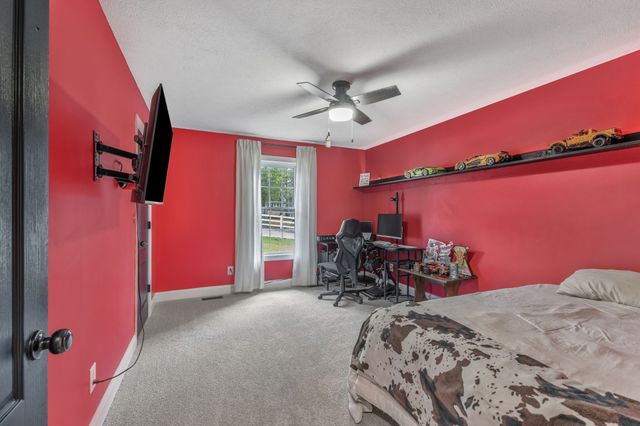 1745 Ennis Branch Rd, Mc Ewen, TN 37101