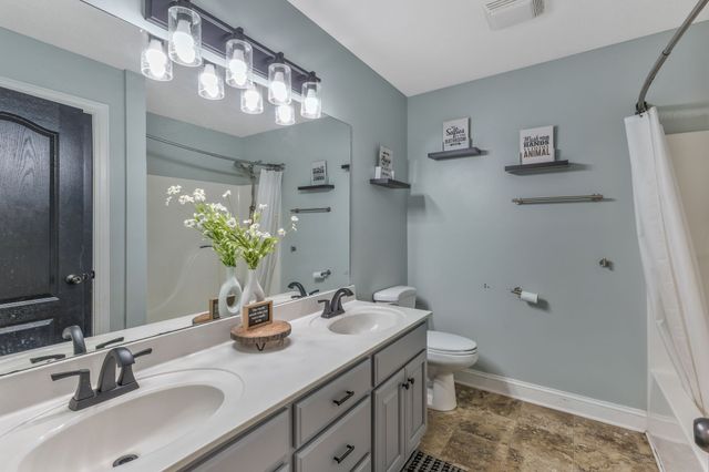 1745 Ennis Branch Rd, Mc Ewen, TN 37101