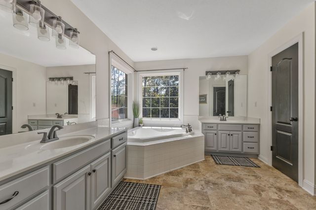 1745 Ennis Branch Rd, Mc Ewen, TN 37101