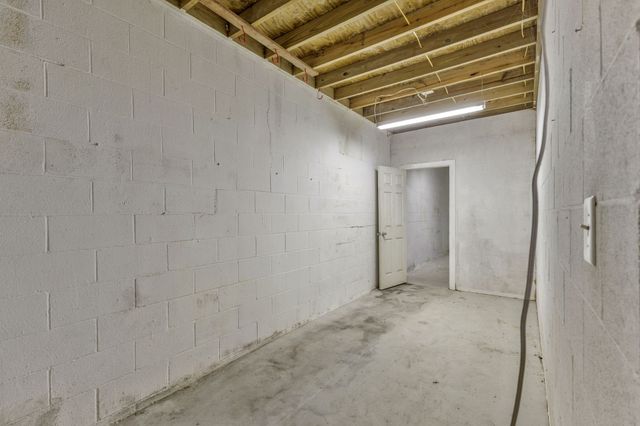 1745 Ennis Branch Rd, Mc Ewen, TN 37101