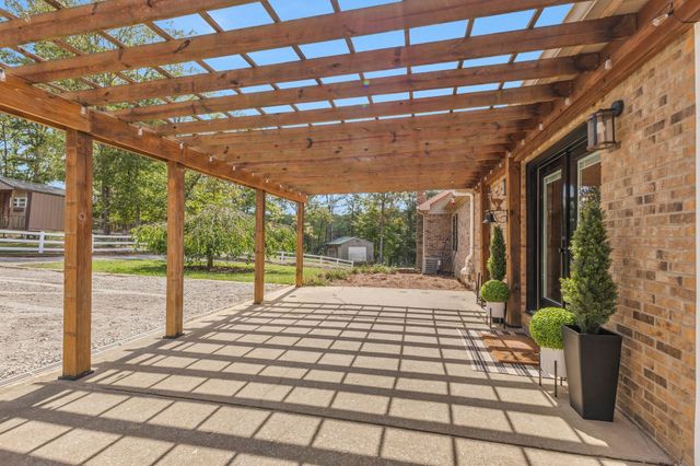 1745 Ennis Branch Rd, Mc Ewen, TN 37101