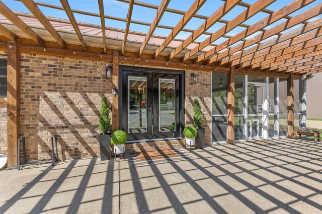 1745 Ennis Branch Rd, Mc Ewen, TN 37101