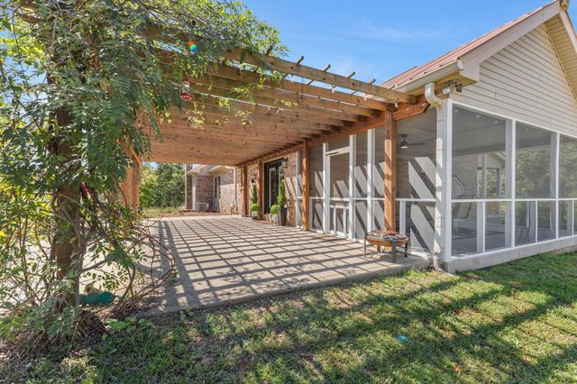 1745 Ennis Branch Rd, Mc Ewen, TN 37101