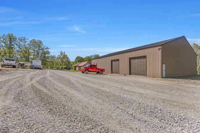 1745 Ennis Branch Rd, Mc Ewen, TN 37101