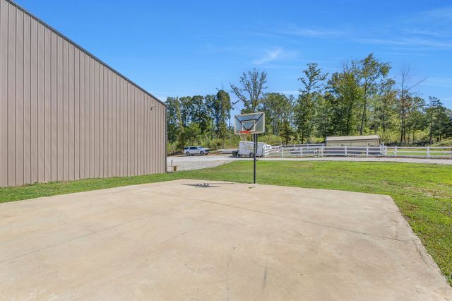 1745 Ennis Branch Rd, Mc Ewen, TN 37101