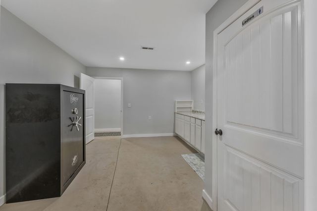 1745 Ennis Branch Rd, Mc Ewen, TN 37101