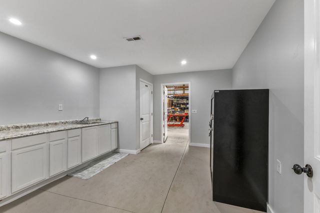 1745 Ennis Branch Rd, Mc Ewen, TN 37101