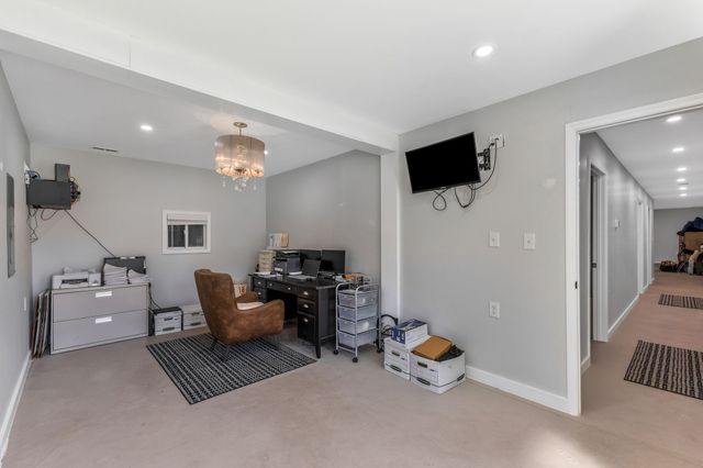 1745 Ennis Branch Rd, Mc Ewen, TN 37101