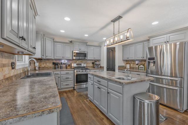 1745 Ennis Branch Rd, Mc Ewen, TN 37101