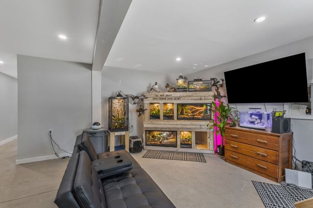 1745 Ennis Branch Rd, Mc Ewen, TN 37101