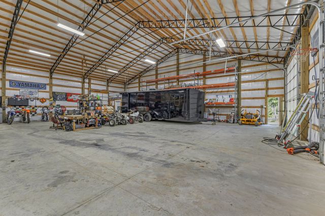 1745 Ennis Branch Rd, Mc Ewen, TN 37101