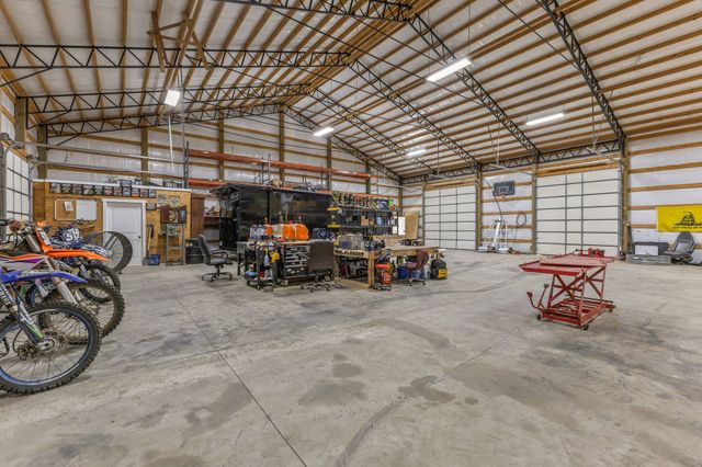 1745 Ennis Branch Rd, Mc Ewen, TN 37101