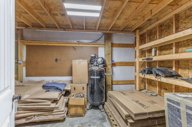 1745 Ennis Branch Rd, Mc Ewen, TN 37101