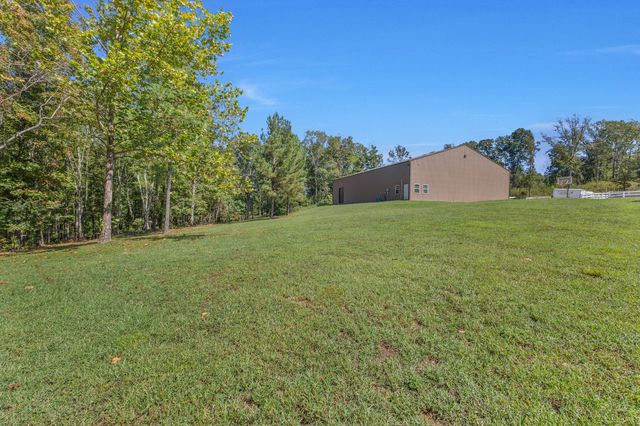 1745 Ennis Branch Rd, Mc Ewen, TN 37101