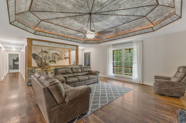 1745 Ennis Branch Rd, Mc Ewen, TN 37101