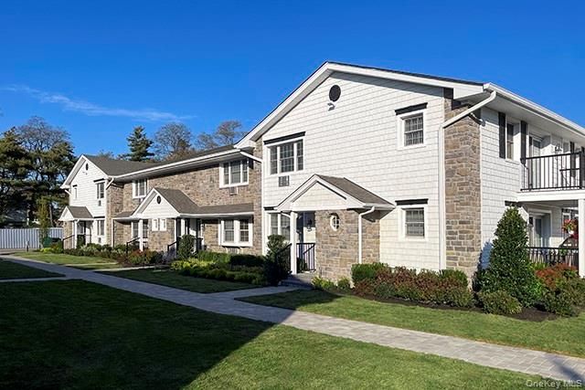 15 Spinnngwheel Road 03-4A, Massapequa, NY 11758