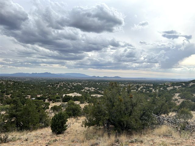 16 Embudo Del Sol, Santa Fe, NM 87508