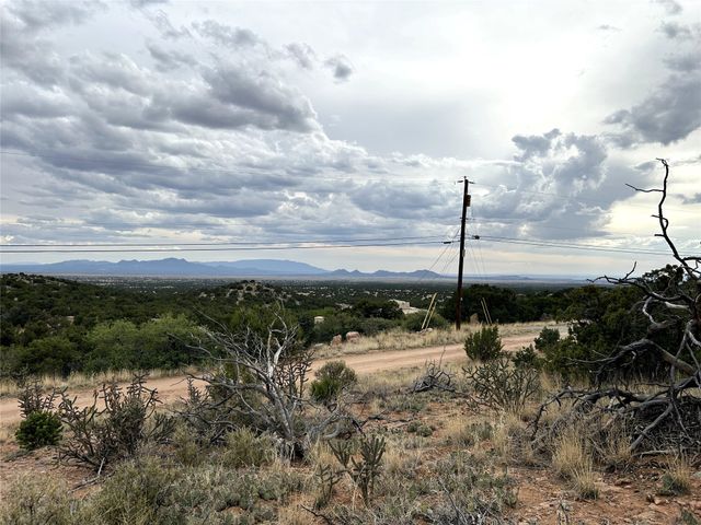 16 Embudo Del Sol, Santa Fe, NM 87508